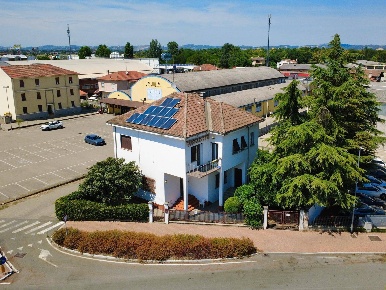 Foto Case semi ndipendenti a Alessandria Cittadella di 320 m² con 8 locali