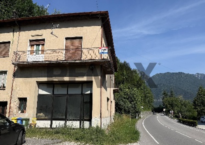 Foto Casa indipendente in Frazione Cadola 32, Ponte nelle Alpi di 266 m²