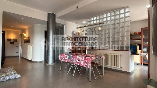 Foto Villa unifamiliare in VIA DEI PINI, Spotorno di 213 m² con 6 locali
