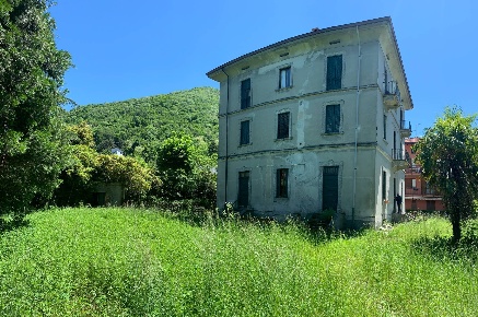 Foto Villa unifamiliare in VIA VOLTA 29, Canzo di 670 m² con 15 locali