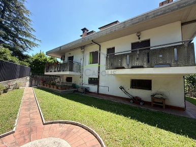 Foto Villa a schiera in Via Delle begonie 22, Ascoli Piceno di 320 m²