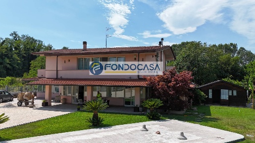 Foto Appartamento in via venezia, Desenzano del Garda Rivoltella di 200 m²