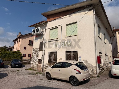 Foto Appartamento in Via Rovaia 91, Belluno Tisoi di 220 m² con 6 locali