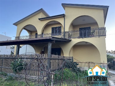 Foto Villa unifamiliare a Alcamo di 200 m² con 8 locali in vendita