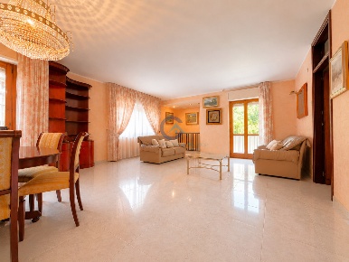 Foto Appartamento in Via Giuseppe Rito 12, Catanzaro Sala di 160 m²
