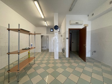 Foto Locale commerciale in Via Roma 1, Pontenure Centro di 60 m² in affitto