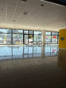 Foto Locale commerciale a Senigallia Cesanella di 326 m² con 1 locali