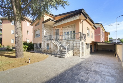 Foto Villa unifamiliare in Viale Caduti del Lavoro 55, Castel Mella