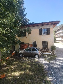 Foto Casa indipendente a Oulx di 90 m² con 4 locali in vendita