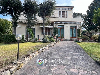 Foto Villa unifamiliare in Via Dei Gattici 7, Pisa Tirrenia di 225 m²