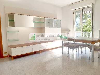 Foto Appartamento in Centrale Commerciale, Vasto di 91 m² con 5 locali