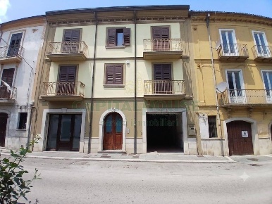 Foto Locale commerciale in Via Giancola, Avellino di 73 m² con 1 locali