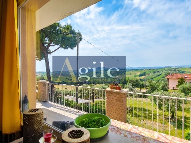 Foto Appartamento in via dei gelsi, Colonnella di 200 m² con 6 locali