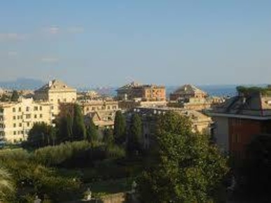 Foto Appartamento in Via Zara 8, Genova Albaro di 180 m² con 8 locali