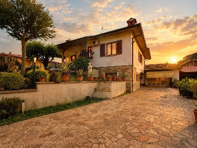 Foto Villa unifamiliare in Baracca, Rovato Centro di 200 m² con 4 locali