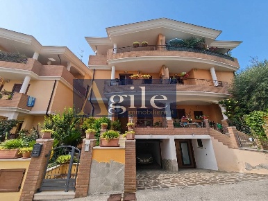 Foto Appartamento in via certosa, Nereto di 220 m² con 7 locali in vendita