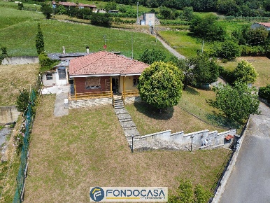 Foto Villa unifamiliare a Grumello del Monte Centro di 239 m² con 6 locali