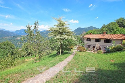 Foto Villa unifamiliare in via Parpaet, Zogno di 180 m² con 5 locali