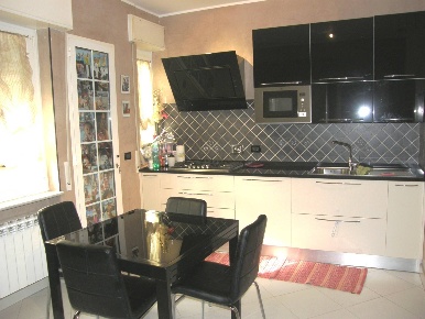 Foto Appartamento in Via Ferrara, Genova San Teodoro di 68 m² con 5 locali