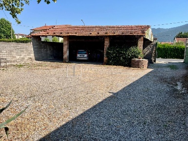 Foto Magazzino a San Giuliano Terme Colignola, Campo di 285 m² con 3 locali