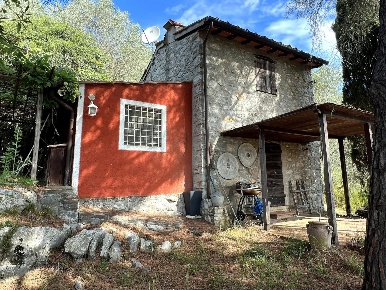 Foto Rustico a Lucca Balbano di 60 m² con 3 locali in vendita