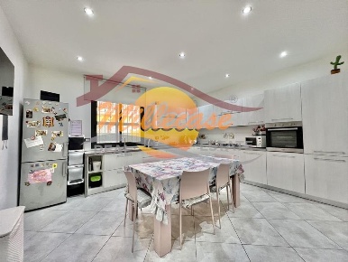Foto Appartamento in VIA MONTELEONI, Siracusa Tica - Zecchino di 90 m²