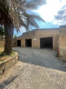 Foto Magazzino in via dalla chiesa, Aragona di 897 m² con 6 locali