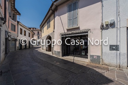 Foto Negozio in via Roma  15, Cernusco sul Naviglio Centro di 50 m²