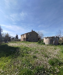Foto Rustico a Recanati Sambucheto di 175 m² con 6 locali in vendita