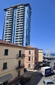 Foto Appartamento a Follonica Centro di 111 m² con 5 locali in vendita