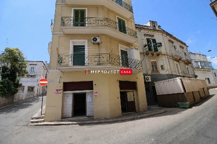 Foto Negozio in Via Giovanni Simonetti 17, Martina Franca di 166 m²