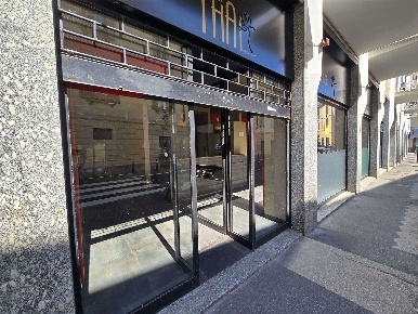 Foto Negozio in Via Parravicini 2, Monza San Biagio di 160 m² con 1 locali