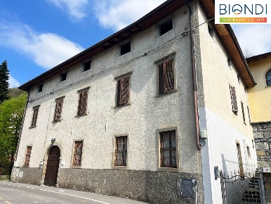 Foto Rustico in Via Ca Curti, Palazzago Centro di 314 m² con 20 locali