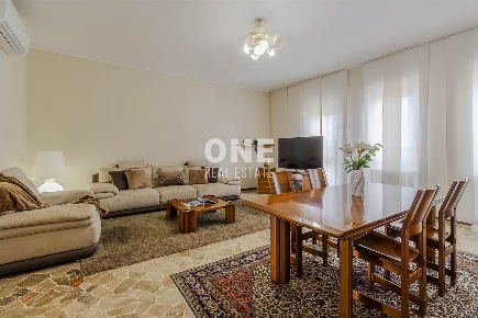 Foto Appartamento in Via Deledda  23, Monza Regina Pacis - Borsa di 129 m²