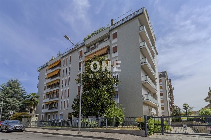 Foto Appartamento in Via Deledda  23, Monza Regina Pacis - Borsa di 129 m²