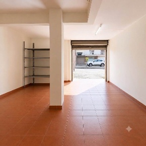 Foto Garage in corso San Vito 172, Mascalucia Centro di 48 m² con 1 locali