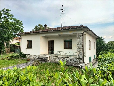 Foto Villa unifamiliare a Pietrasanta di 97 m² con 5 locali in vendita