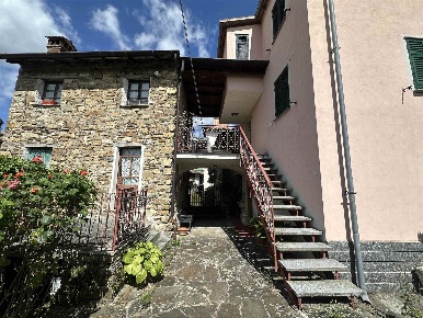 Foto Casa indipendente in via del centro, Albera Ligure Centro di 128 m²