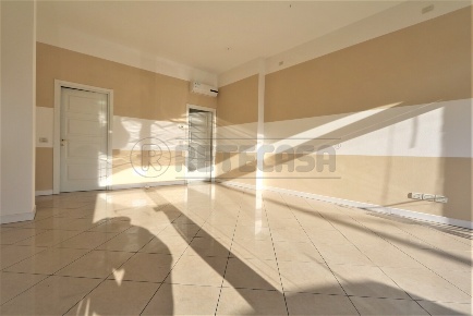 Foto Locale commerciale in Viale Trieste, Vicenza di 50 m² con 2 locali