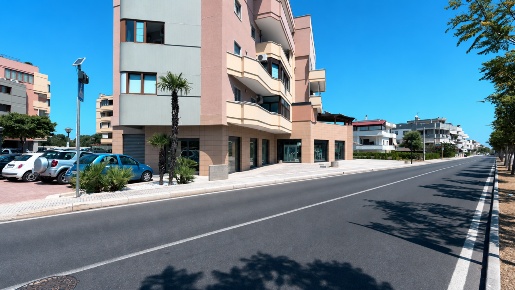 Foto Attività commerciale in Via Amleto Pesce, Monopoli di 108 m²