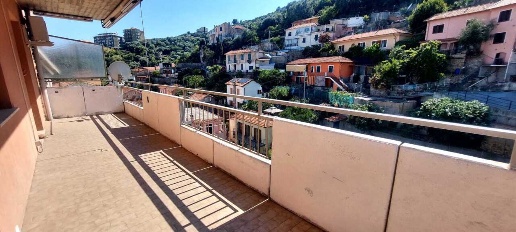 Foto Appartamento in Via dei Mirti, Imperia Castelvecchio di 93 m²