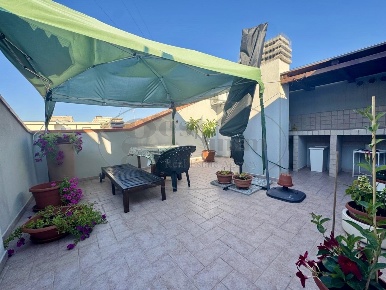 Foto Appartamento a Livorno Fabbricotti di 180 m² con 6 locali in vendita