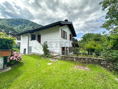 Foto Villa singola in Vicolo San Giacomo 2, Paluzza Centro di 203 m²