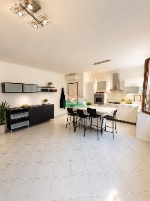 Foto Appartamento in Via Cascina, Ravenna Fosso Ghiaia di 85 m² in vendita