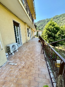 Foto Case semi ndipendenti a Ameglia Centro di 133 m² con 5 locali