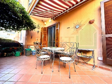 Foto Villa a schiera in Via S. Anna 76, Monopoli di 120 m² con 4 locali