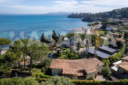 Foto Villa unifamiliare in Pozzarello, Monte Argentario di 336 m²