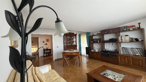 Foto Appartamento in VIA NOCCHIENTI, Ariccia Centro di 90 m² con 4 locali