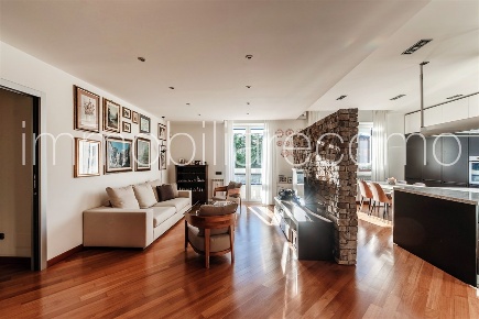 Foto Appartamento in Via Manzoni, Como Sant'Agostino di 130 m² con 3 locali