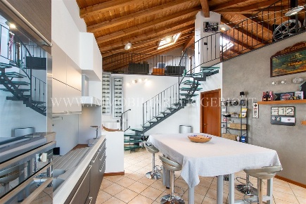 Foto Appartamento in Via Alberto Abate, Ambivere di 90 m² con 3 locali
